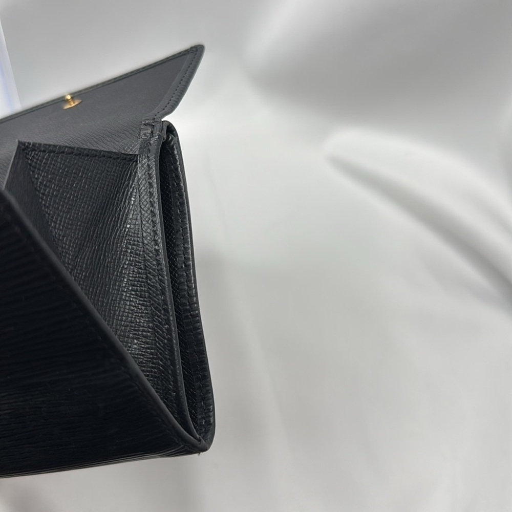 Louis Vuitton Black Epi Leather Elise Compact Tri-Fold Wallet | Unisex | Used | - Picture 8 of 9
